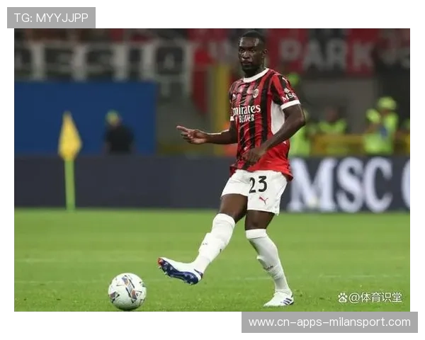 AC米兰年轻防线：托莫里与后备中卫练习区域盯人